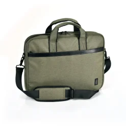 Kozo laptopväska, tillverkad av återvunna PET-flaskor, olive. Mått: 41,5×31×4,5 cm